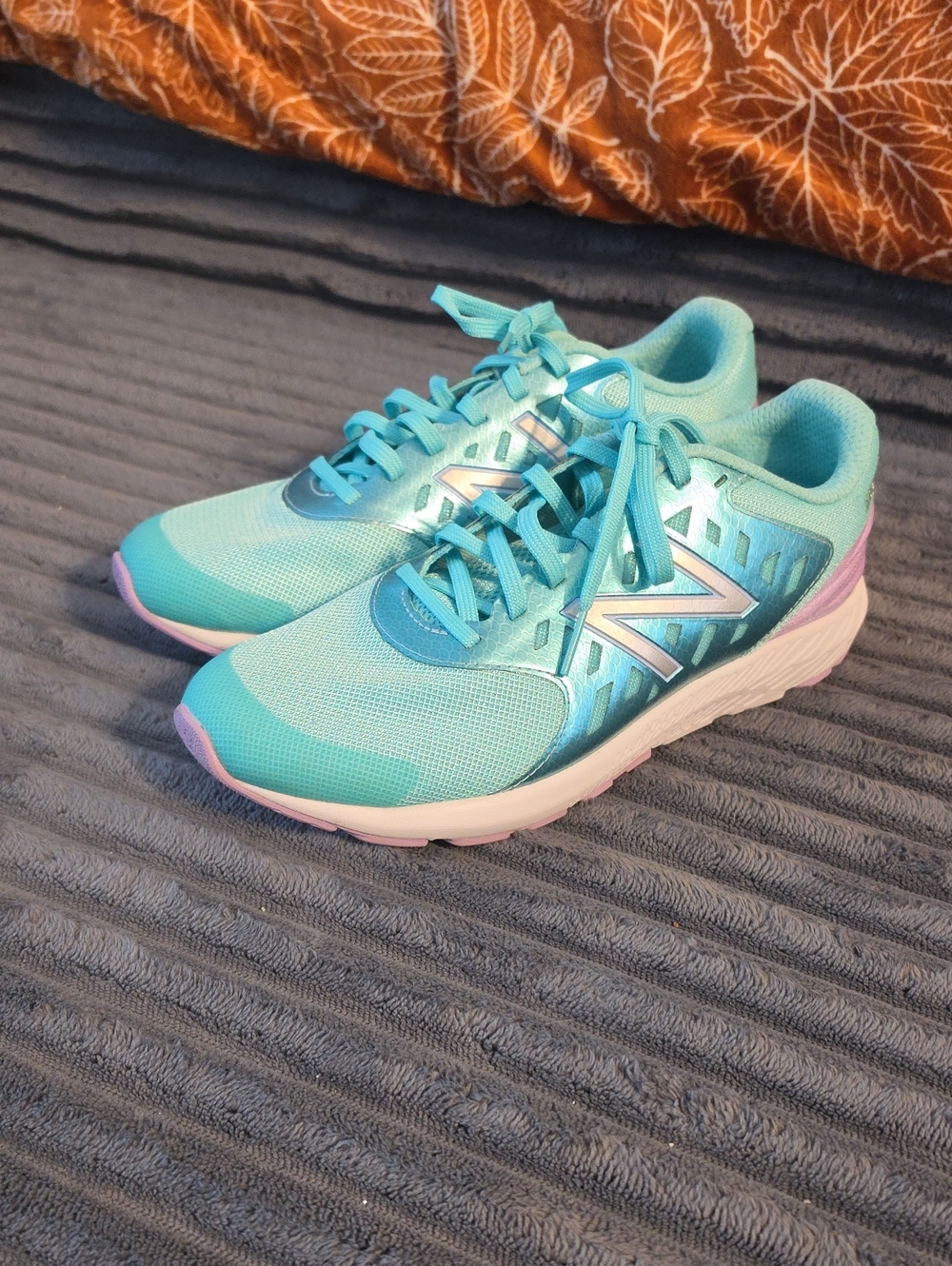 New Balance Women's Teal and Light Pink Fuel CORE Running Sneakers SIZE 7